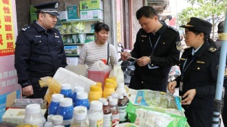防城港市开展联合执法行动 帮蔗农把好农资关